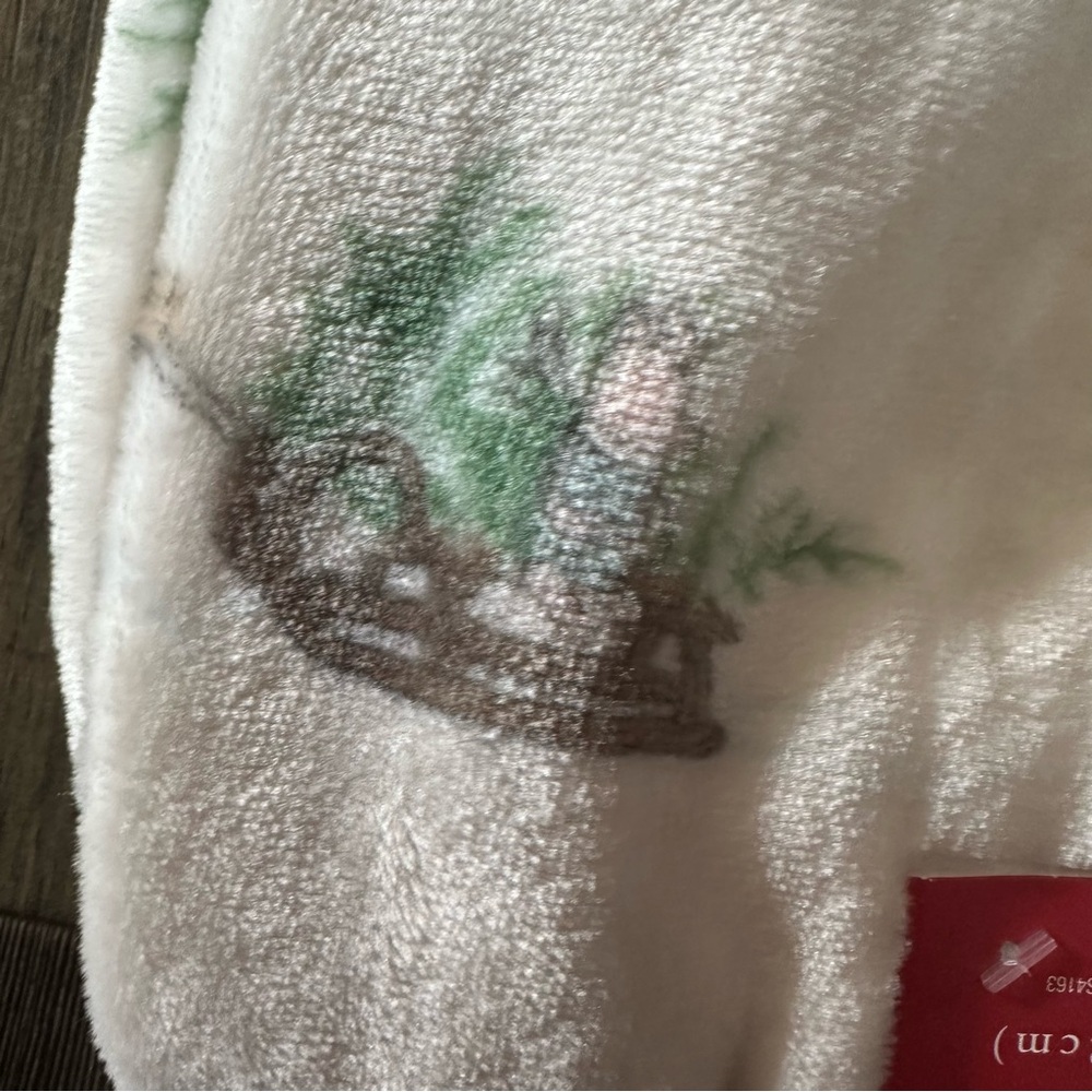 Winnie the Pooh Christmas 30X40 plush baby blanket cream NEW holiday collection - Picture 8 of 8